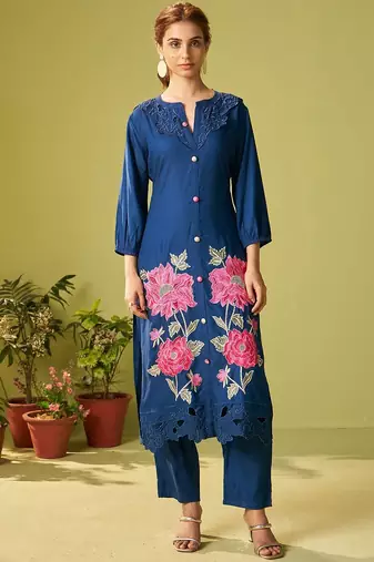 Women Floral Embroidered Kurta with Trousers