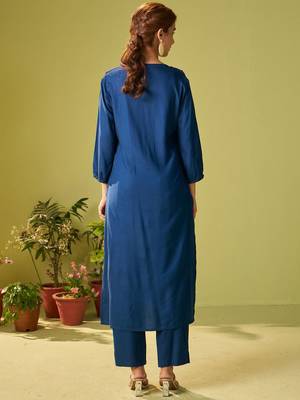 Women Floral Embroidered Kurta with Trousers 4