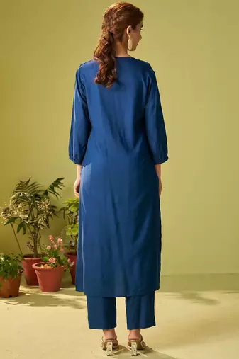 Women Floral Embroidered Kurta with Trousers