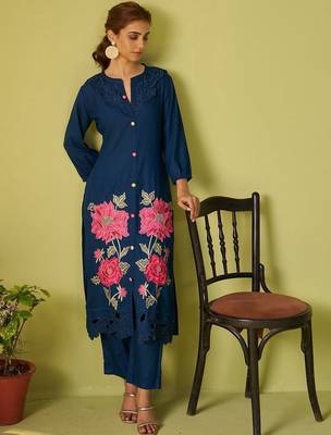 Women Floral Embroidered Kurta with Trousers 5
