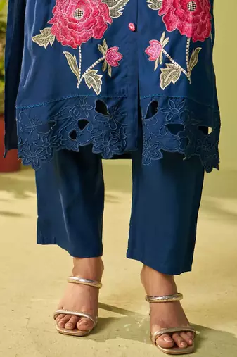 Women Floral Embroidered Kurta with Trousers