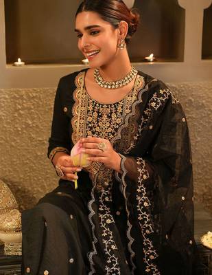Ethnic Motifs Embroidered Kurta With Trousers & Dupatta 2
