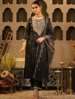 Ethnic Motifs Embroidered Kurta With Trousers & Dupatta 1