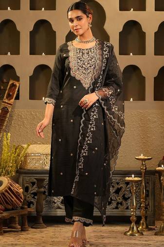 Ethnic Motifs Embroidered Kurta With Trousers & Dupatta