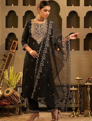 Ethnic Motifs Embroidered Kurta With Trousers & Dupatta 4