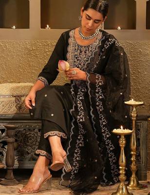 Ethnic Motifs Embroidered Kurta With Trousers & Dupatta 6