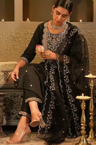Ethnic Motifs Embroidered Kurta With Trousers & Dupatta