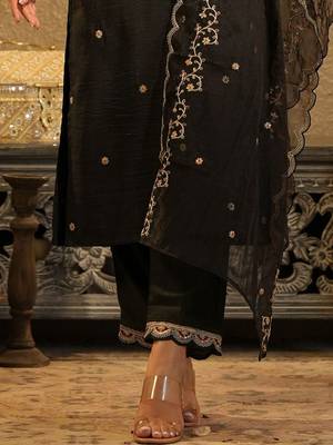 Ethnic Motifs Embroidered Kurta With Trousers & Dupatta 7