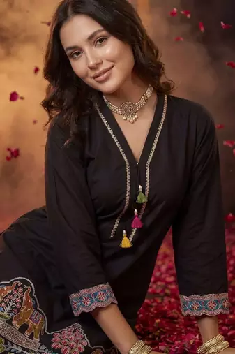 Women Ethnic Motifs Embroidered Regular Thread Work Kurta with Trousers & With Dupatta