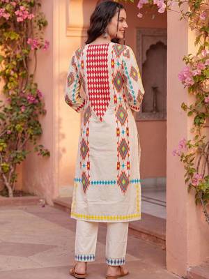 Women Printed Regular Pure Cotton Kurta with Trousers 4