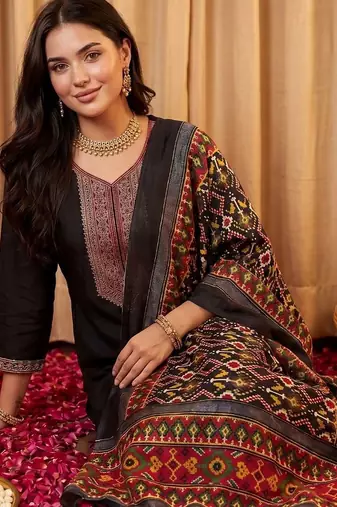Women Ethnic Motifs Embroidered Regular Thread Work Kurta with Trousers & With Dupatta