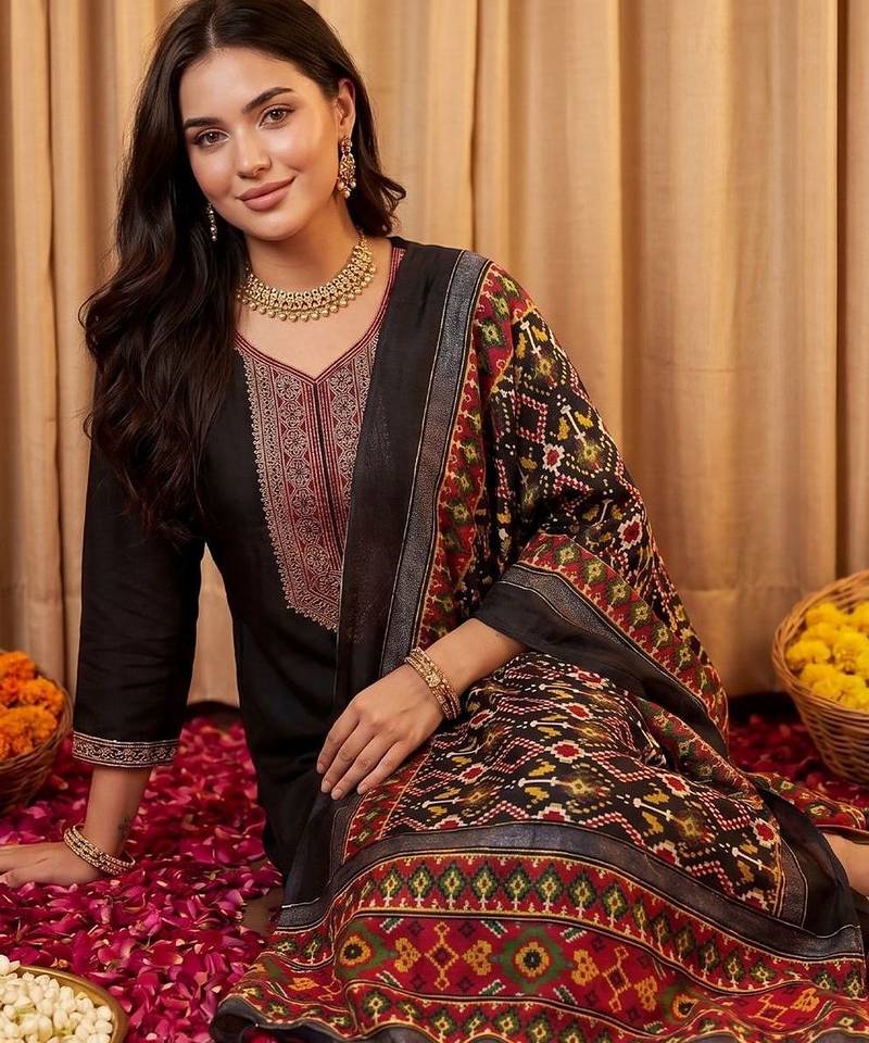 Women Ethnic Motifs Embroidered Regular Thread Work Kurta with Trousers & With Dupatta