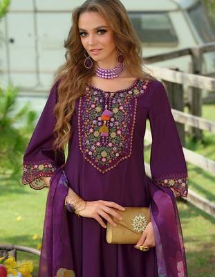 Floral Yoke Design Tie-Up Neck Thread Work A-Line Kurta & Trousers With Dupatta 1
