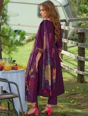 Floral Yoke Design Tie-Up Neck Thread Work A-Line Kurta & Trousers With Dupatta 4