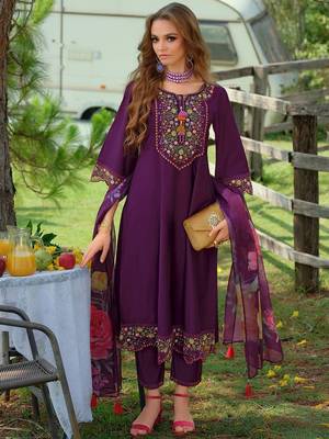 Floral Yoke Design Tie-Up Neck Thread Work A-Line Kurta & Trousers With Dupatta 5