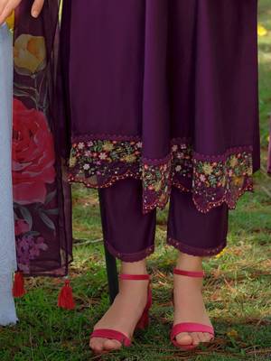 Floral Yoke Design Tie-Up Neck Thread Work A-Line Kurta & Trousers With Dupatta 6