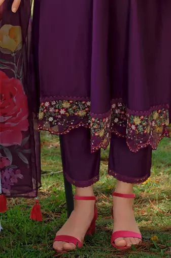 Floral Yoke Design Tie-Up Neck Thread Work A-Line Kurta & Trousers With Dupatta