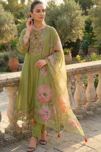 Women Floral Embroidered Regular Thread Work Liva Kurta with Trousers & With Dupatta