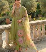 Women Floral Embroidered Regular Thread Work Liva Kurta with Trousers & With Dupatta