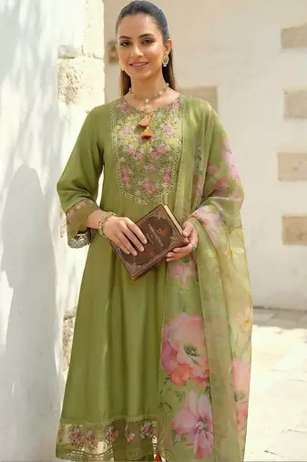 Women Floral Embroidered Regular Thread Work Liva Kurta with Trousers & With Dupatta