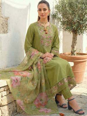 Women Floral Embroidered Regular Thread Work Liva Kurta with Trousers & With Dupatta 7
