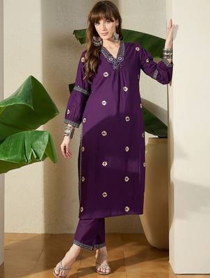 Women Ethnic Motifs Printed Regular Thread Work Pure Cotton Kurta with Trousers 1