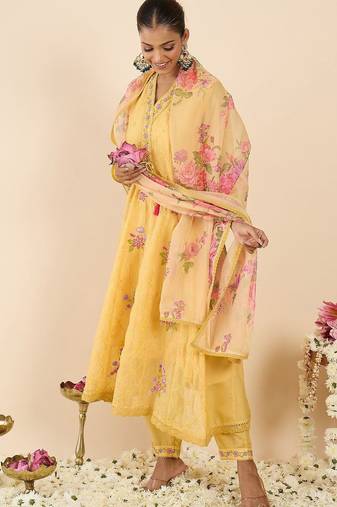 Women Floral Embroidered Regular Thread Work Kurta with Trousers & With Dupatta