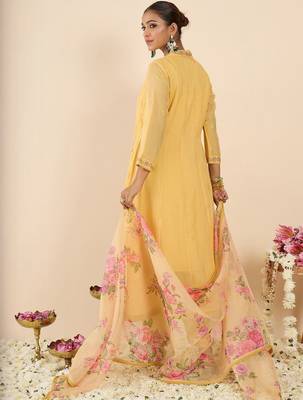 Women Floral Embroidered Regular Thread Work Kurta with Trousers & With Dupatta 5