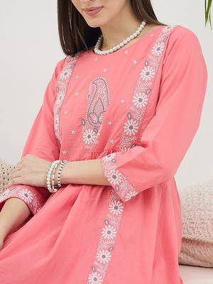 Floral Embroidered Thread Work Pure Cotton Kurta With Trousers 3