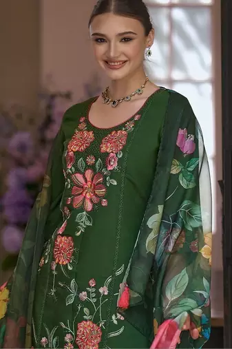 Women Floral Embroidered Regular Thread Work Kurta with Trousers & With Dupatta