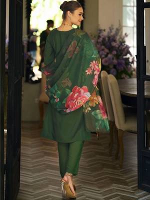 Women Floral Embroidered Regular Thread Work Kurta with Trousers & With Dupatta 5