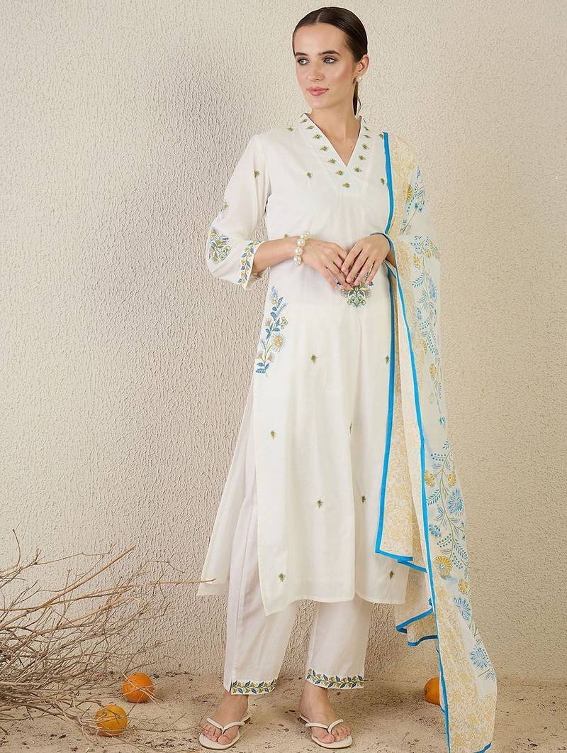 Women Floral Embroidered Thread Work Pure Cotton Kurta with Trousers & Dupatta