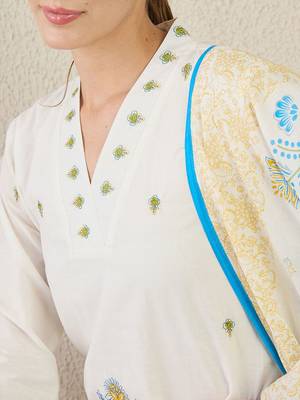 Women Floral Embroidered Thread Work Pure Cotton Kurta with Trousers & Dupatta 3