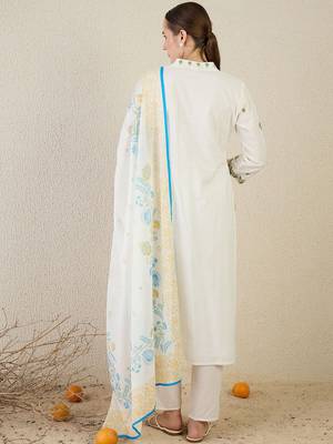 Women Floral Embroidered Thread Work Pure Cotton Kurta with Trousers & Dupatta 5