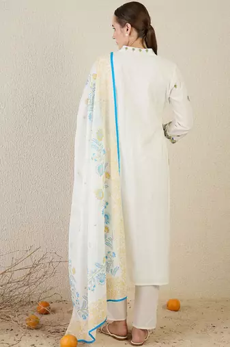 Women Floral Embroidered Thread Work Pure Cotton Kurta with Trousers & Dupatta