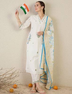 Women Floral Embroidered Thread Work Pure Cotton Kurta with Trousers & Dupatta 6