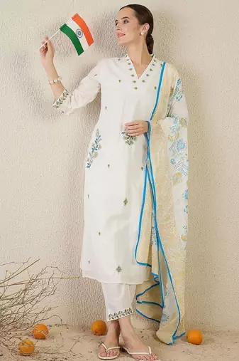 Women Floral Embroidered Thread Work Pure Cotton Kurta with Trousers & Dupatta