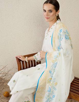 Women Floral Embroidered Thread Work Pure Cotton Kurta with Trousers & Dupatta 7