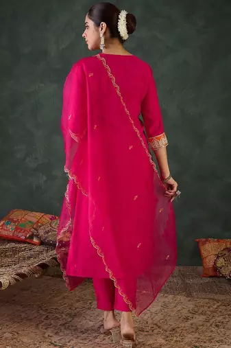 Women Ethnic Motifs Embroidered Regular Kurta with Trousers & With Dupatta