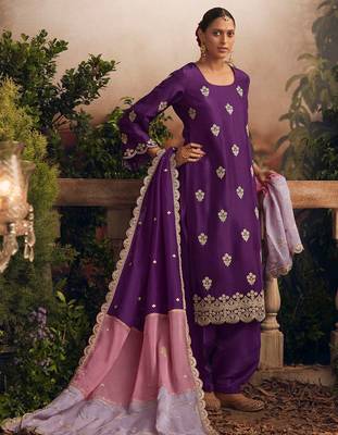 Women Ethnic Motifs Embroidered Regular Thread Work Kurta with Trousers 2