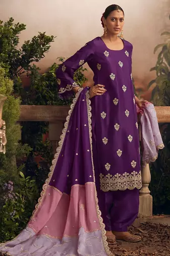 Women Ethnic Motifs Embroidered Regular Thread Work Kurta with Trousers
