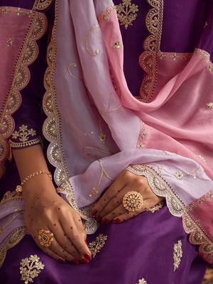 Women Ethnic Motifs Embroidered Regular Thread Work Kurta with Trousers 5