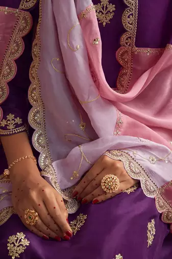 Women Ethnic Motifs Embroidered Regular Thread Work Kurta with Trousers