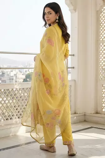 Women Floral Embroidered Regular Thread Work Kurta with Trousers & With Dupatta