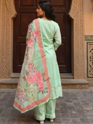 Women Floral Embroidered Regular Thread Work Kurta with Trousers & Dupatta 4