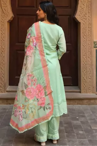 Women Floral Embroidered Regular Thread Work Kurta with Trousers & Dupatta