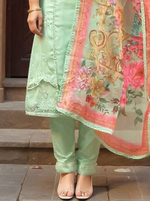 Women Floral Embroidered Regular Thread Work Kurta with Trousers & Dupatta 5