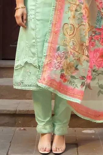 Women Floral Embroidered Regular Thread Work Kurta with Trousers & Dupatta