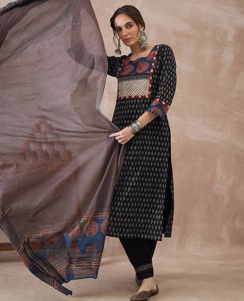 Women Ethnic Motifs Printed Regular Pure Cotton Kurta with Trousers & With Dupatta