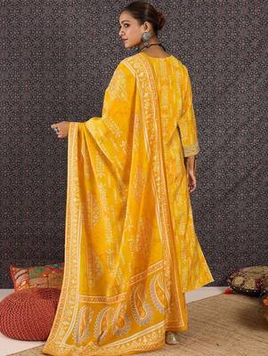 Women Ethnic Motifs Printed Regular Chanderi Silk Kurta with Trousers & With Dupatta 4